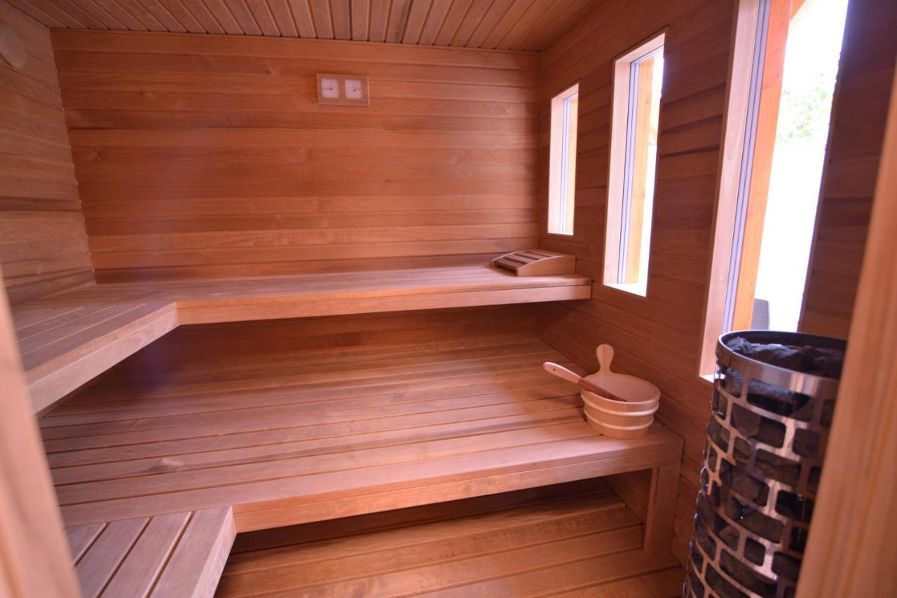 Pension Nest - Family Apartman Mosonmagyaróvár Buitenkant foto