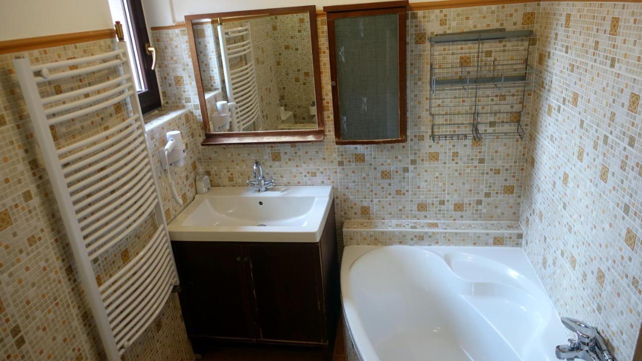 Pension Nest - Family Apartman Mosonmagyaróvár Buitenkant foto
