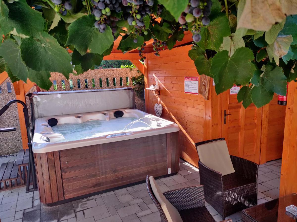 Pension Nest - Family Apartman Mosonmagyaróvár Buitenkant foto