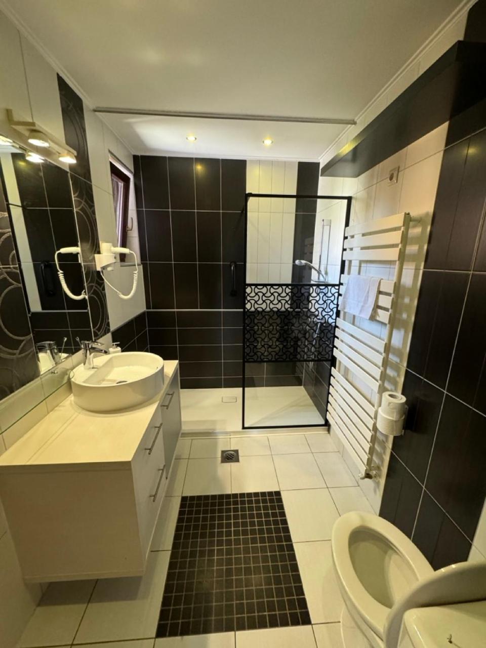 Pension Nest - Family Apartman Mosonmagyaróvár Buitenkant foto