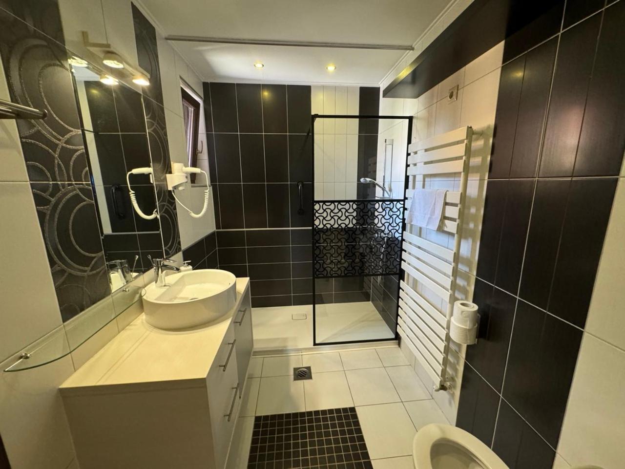 Pension Nest - Family Apartman Mosonmagyaróvár Buitenkant foto