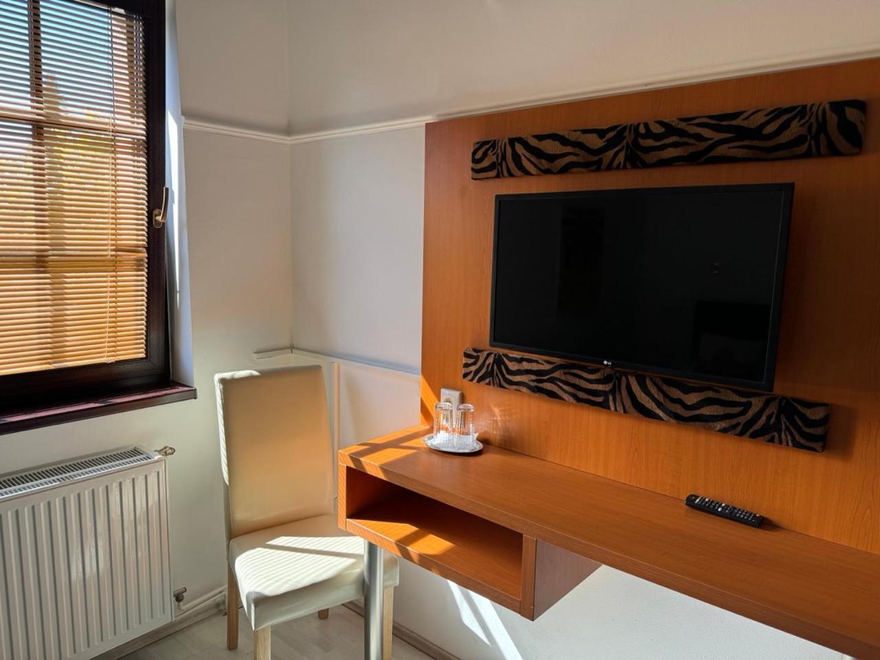 Pension Nest - Family Apartman Mosonmagyaróvár Buitenkant foto